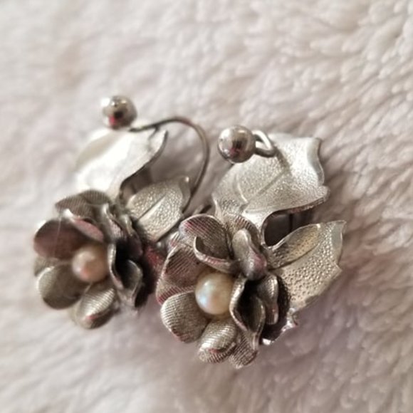 Vintage Karu Arke Inc Flower Clip on Earrings - Picture 3 of 7